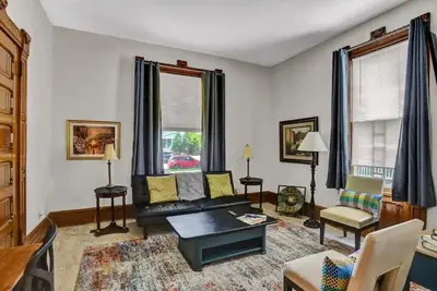 Image de Craftsman charm King Bedroom Private Condo Unit walk to hospital & capitol