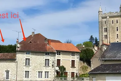 Image de Maison en pierre spacieuse de 200m2 Ă 30 min du Futuroscope