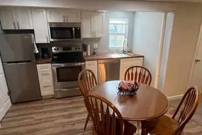 Image de Cozy Basement Private Suite