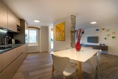 Image de At Wolf House, Elegant Panoramic House