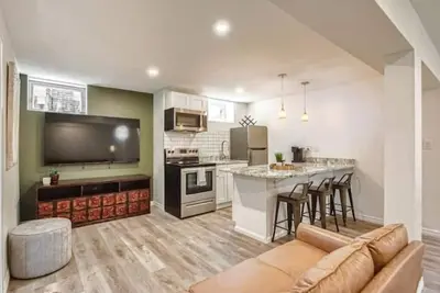 Bright & modern Berkeley home near everything!