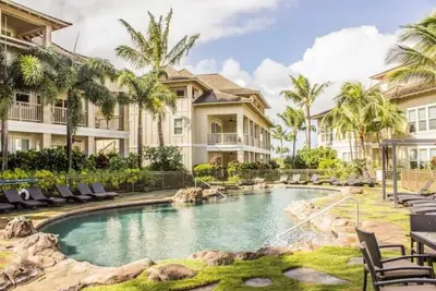 6br/6ba Luxury Villa w Pool, A/C, Walk to Beach!