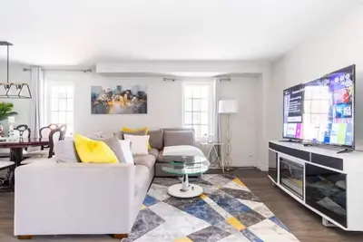 Image de *New*Classy Inviting 4 Bedrm home near Toronto Pearson Airport Mississauga core