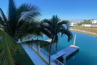 Nancy's Port Lucaya Retreat