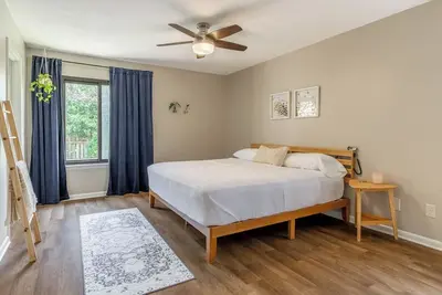 Image de Large Family House 15min to Base