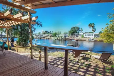 Image de Relax in the Dolphin Retreat! Waterfront house with dock and kayaks.