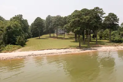 Image de Private Beach, Outdoor Living. Kayaks, Bbq, ping pong, more