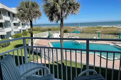 Image de Lovely Beach-side 2 Bedroom Condo with a Pool & Private Beach Access