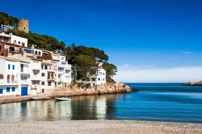 Ancienne maison de pêcheur à côté de la plage de Sa Tuna