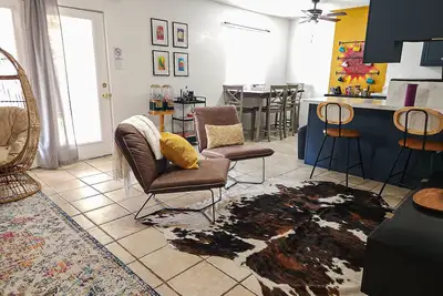 Image de Family Sized, Modern 3 bd & 2b House - Central & Close to Downtown!
