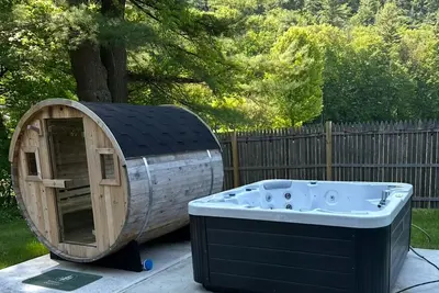 Image de Outdoor Sauna, Hot tub, Fire Pit, Dogs Welcome!