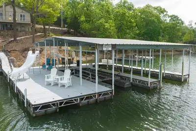 Image de Amazing Lakefront Paradise with Perfect Location