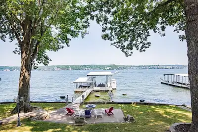 Image de Unforgettable Views & Lakefront Firepit Nights