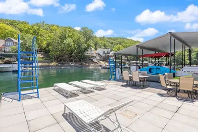 Image de Amazing Game Room with Dock Tram to Huge Dock - Great For Families
