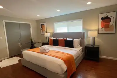 Image de Kingbeds**Spacious**Parking*W/D included