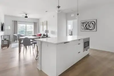 Image de 30 night minimum in West Austin Walk to Ut and Austin's best parks, pet friendly