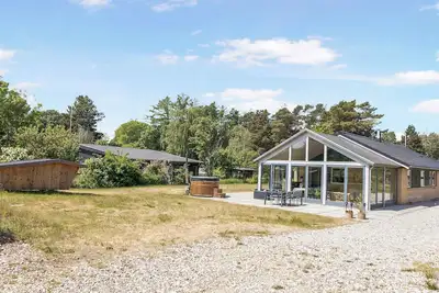 Image de Holiday home with outdoor jacuzzi and shelter