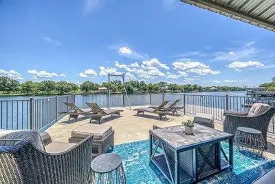 Image de Book 3, get 1 night free Aug-Oct - Crr Lakefront Lbj + Spa + Dock + Boat Lift