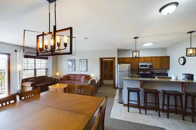 Image de Soaring Eagle! Ski-in\/Ski-out Luxury Condo. Garage, Community Hot Tubs, Gym.