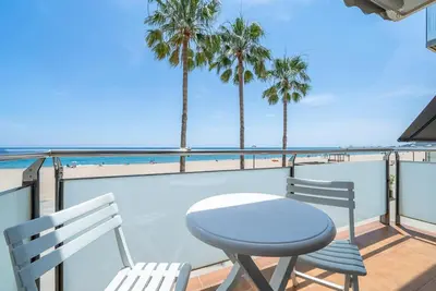 Image de Appartement avec terrasse et vue frontale mer
