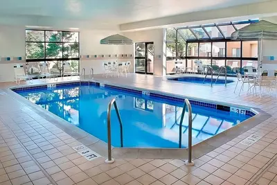 Image de Group Getaway! 4 Contemporary Units, Pet-friendly, Indoor Pool, Free Parking!