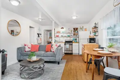 Image de Bright & Trendy Cottage Close to Downtown Albany & Near Osu, Sleeps 4