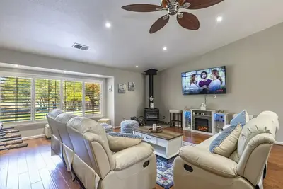 Image de Picayune Cottage: HotTub, Gameroom, Ev, Pet Friendly, Fully Fenced