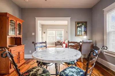 Image de Charming 2br *Hot Tub* Getaway