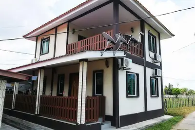 Image de Deluxe Triple Room W/ Balcony & Private Bathroom