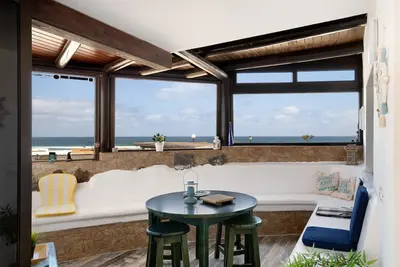 Image de Maison de vacances 'Bungalow Famara, Lanzarote' avec vue sur la mer, terrasse privée et Wi-Fi