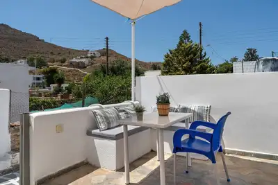 Image de Appartement dans l'hôtel 'Pico Bello Patmos 10' avec vue sur la montagne, Wi-Fi et climatisation