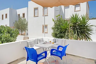 Image de Appartement dans l'hôtel \"Pico Bello Patmos 14\" avec vue sur la montagne, Wi-Fi et climatisation