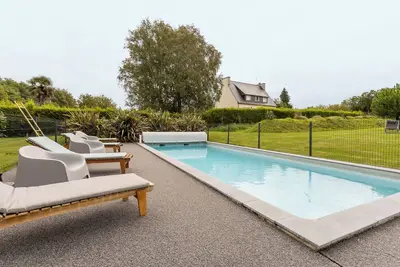 Image de Studio 'À La Campagne Avec Piscine' avec piscine partagée, jardin partagé et Wi-Fi