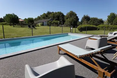 Image de Maison de vacances \"Névez\" avec piscine partagée et jardin