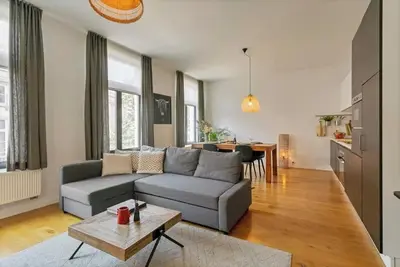 Image de Modern Antwerp Getaway: 2-Br for Six