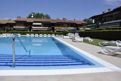 Image de Appartement de vacances proche du centre avec piscine, climatisation, parking
