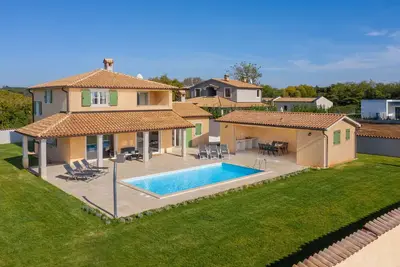 Villa Flori With Swimming Pool 3 on Suite Bedrooms 2 min Walk From Svetvincenat