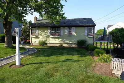 Image de Quaint Cottage in the Heart of Point Judith, Galilee & Beautiful Beaches