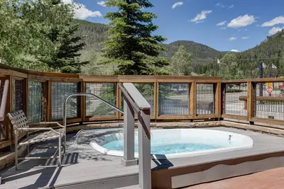 Image de River Run Condo w\/ Scenic Mountain Views, 2 minute walk to lifts!