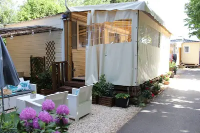 Image de Mobil home climatise pr 4 p ds camping ombrage avec piscine