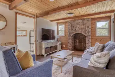 Image de Walk to Cape Kiwanda from This Casual Charmer with Sweet Queen Loft Bedroom!