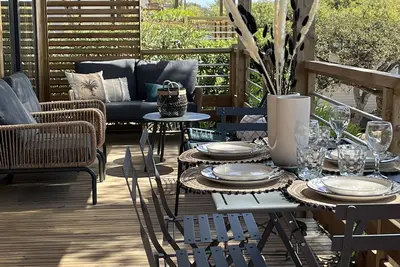 Image de Wooden chalet near the sea