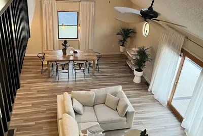 Image de Kent Island Luxary Home W/ Pool and walking distance from the beach