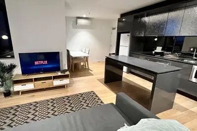Image de 2 Br in High-Rise Building at Manhattan
