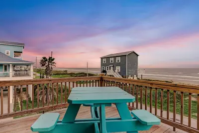 Image de Beachfront + Hot Tub + 4 Br + Sleeps 14