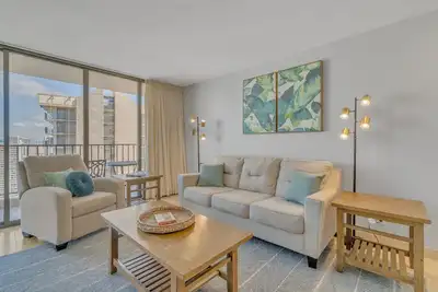 Image de Beach Oasis with Ocean & City Views with Free Parking!