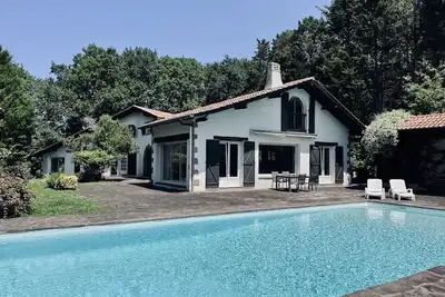 Image de Très belle Villa Basque avec piscine, fronton et vue sur la Rhune