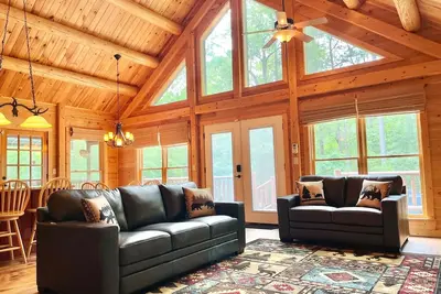 Image de Pine Mountain Luxury Cabin: On Over 22 Acres of Wow! 7 Min to Callaway Gardens