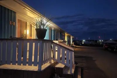 Image de Our Newly Renovated Suite, Spa Like with a Rustic Flare!