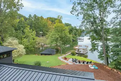 Image de Luxury Lake Norman Retreat - Modern Design, Expansive Spaces & Stunning Views